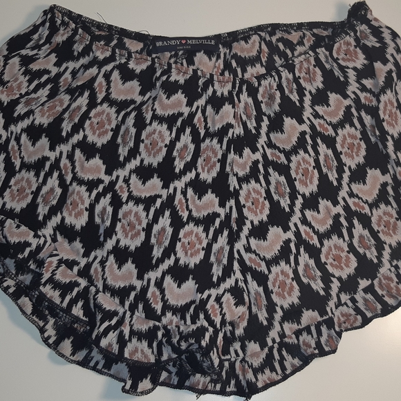 Brandy Melville Vodi Shorts - Picture 3 of 3